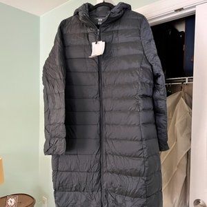 UNIQLO WOMEN ULTRA LIGHT DOWN HOODED COAT (XL NAVY, NEVER WORN)